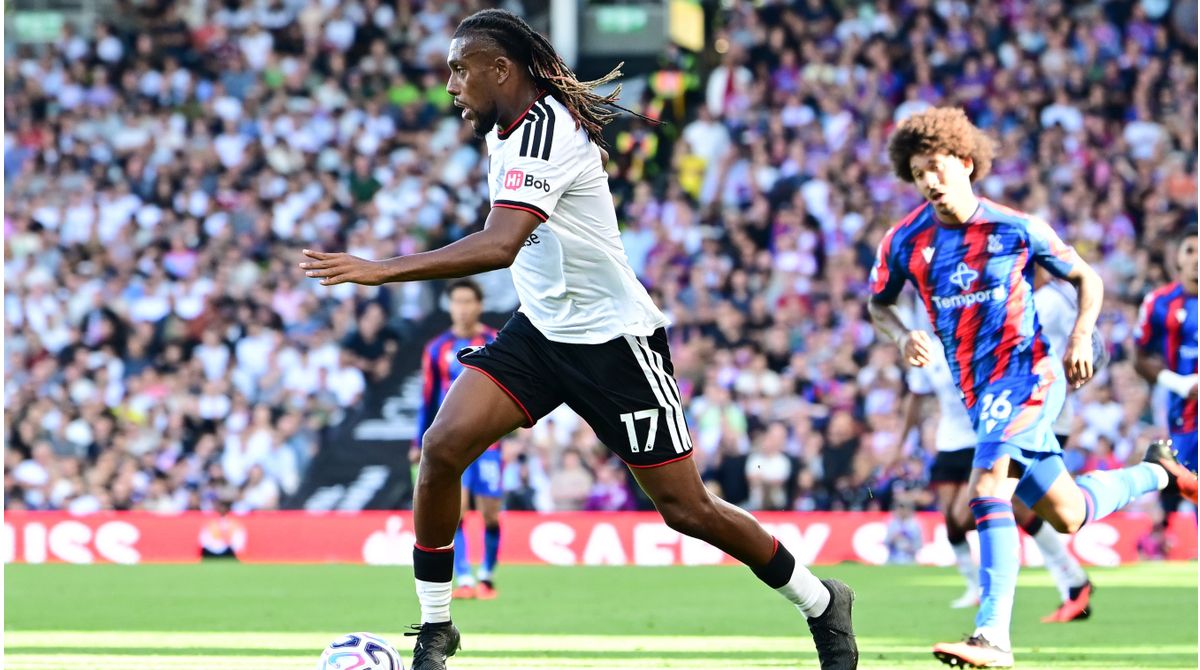 Premier League exclusive club - Alex Iwobi joins icons with 100th Fulham league appearance