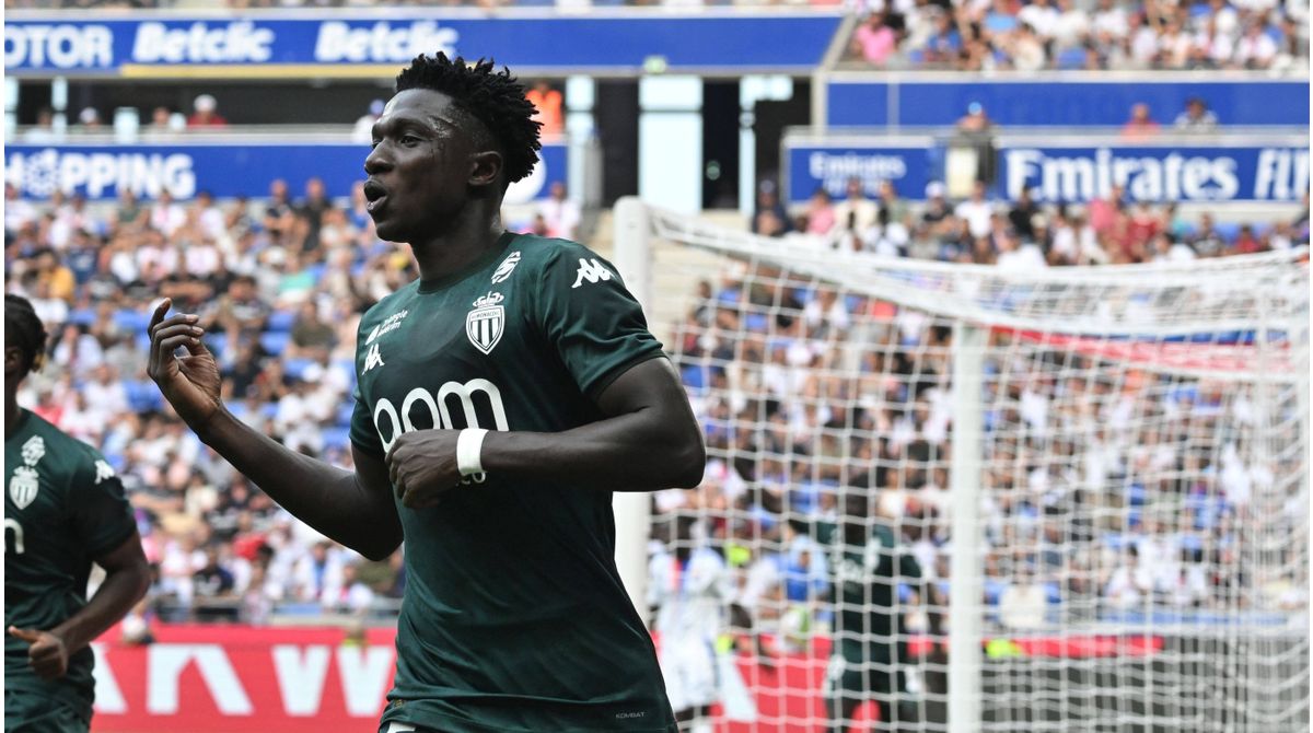 Deadline Day LIVE: All the done deals and drama at glance