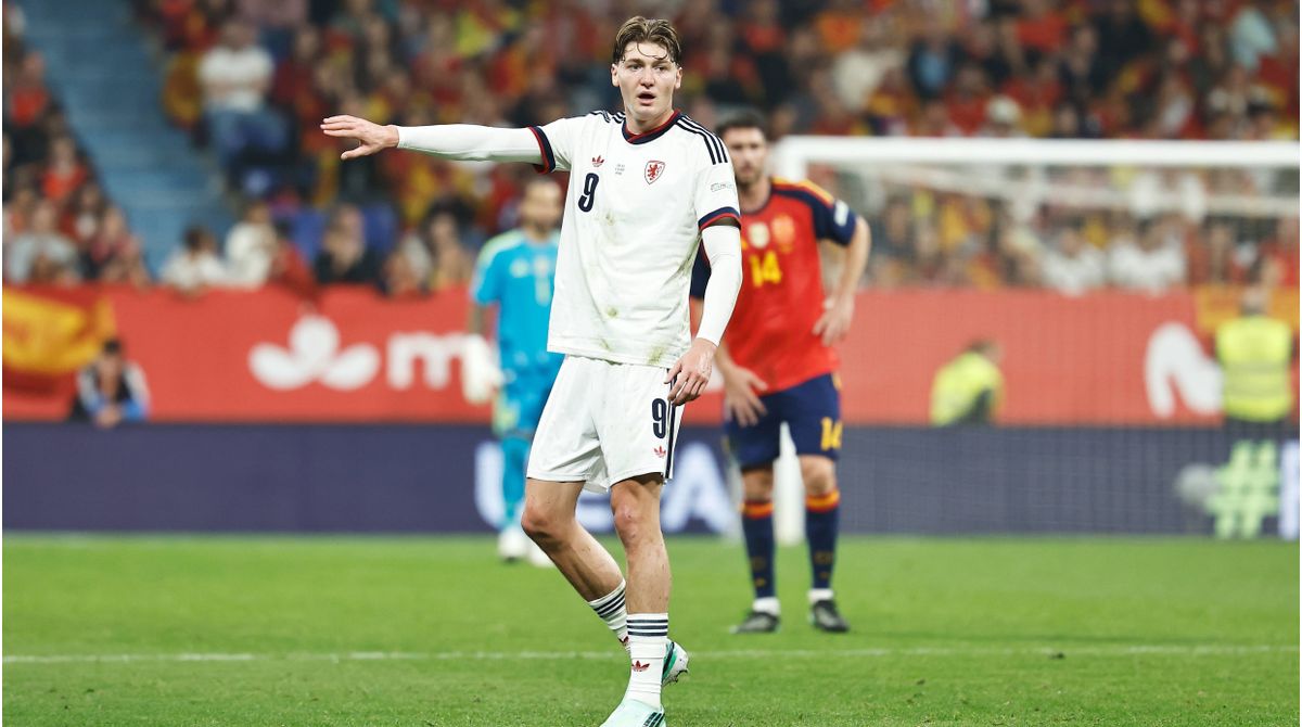 Despite defeat against Spain: Naderi celebrates Czech Republic debut - | ...