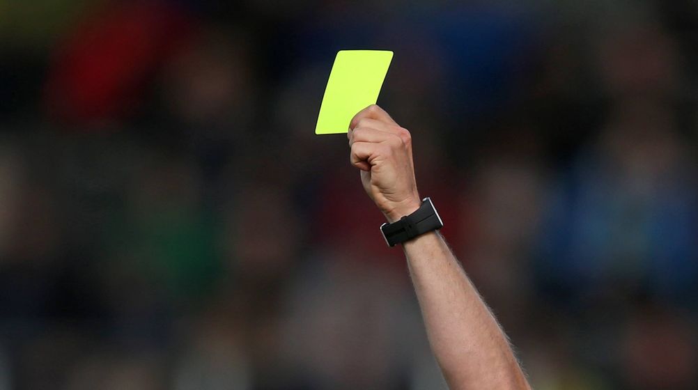 Hand vor dem Mund: In der Bundesliga nur Gelb statt Rot 