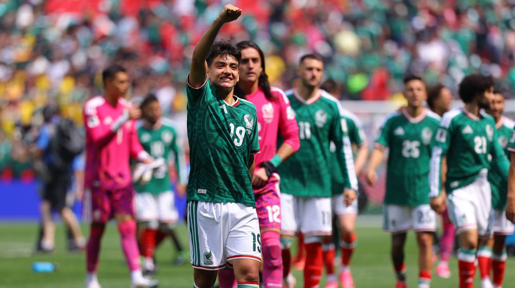 Mexiko-Talent Mora avanciert zum sechstjüngsten Spieler der WM-Historie 