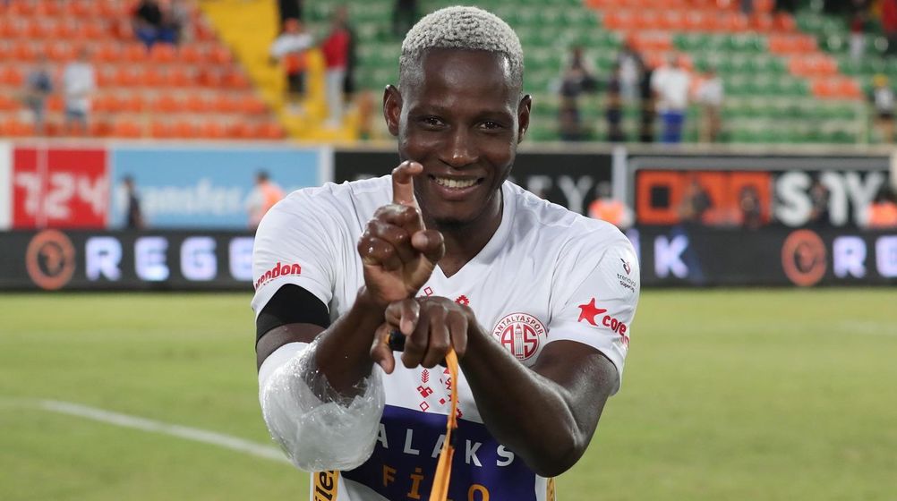 Moussa Djenepo Moussa Djenepo