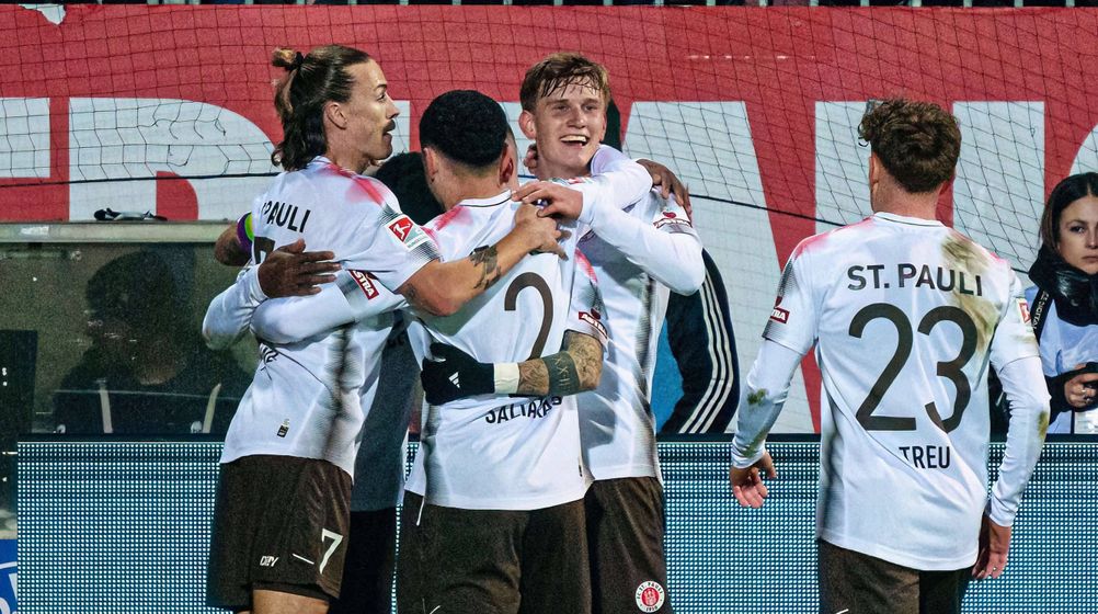 Top-Spiel in 2. Bundesliga: FC St. Pauli setzt sich von Holstein Kiel ab