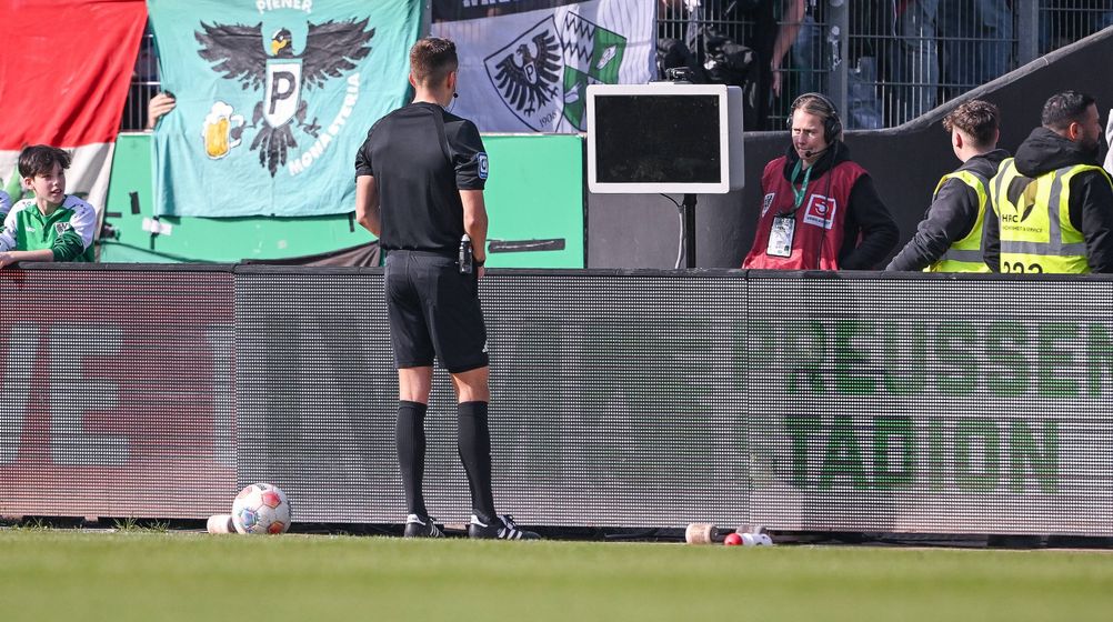 FC Augsburg für Abschaffung des Videobeweises – Fan-Proteste im DFB-Pokal geplant
