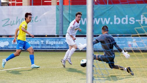 BU-Keeper Herman Papst verhinderte Schlimmeres. Hier gegen Jonas Behounek. Foto: noveski.com Herman Papst, Jonas Behounek, 2026