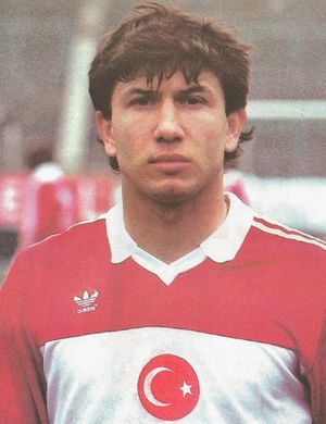 Tanju Çolak